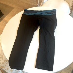 Lulu capri leggings with blue waist band